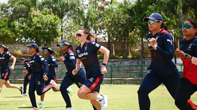 WPL 2024: 38 साल की उम्र में इस खिलाड़ी ने डेब्यू कर रचा इतिहास, 2011 में टीम इंडिया का रह चुकी है हिस्सा आरसीबी की महिला टीम