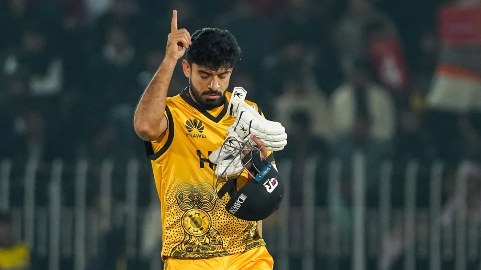 'टशनबाजी कम करो', जिसने बाबर आजम की सेना के लिए 7वें नंबर पर उतर उड़ाए 6 छक्के-8 चौके, ठोके 87 रन, उसे पड़ी झाड़
