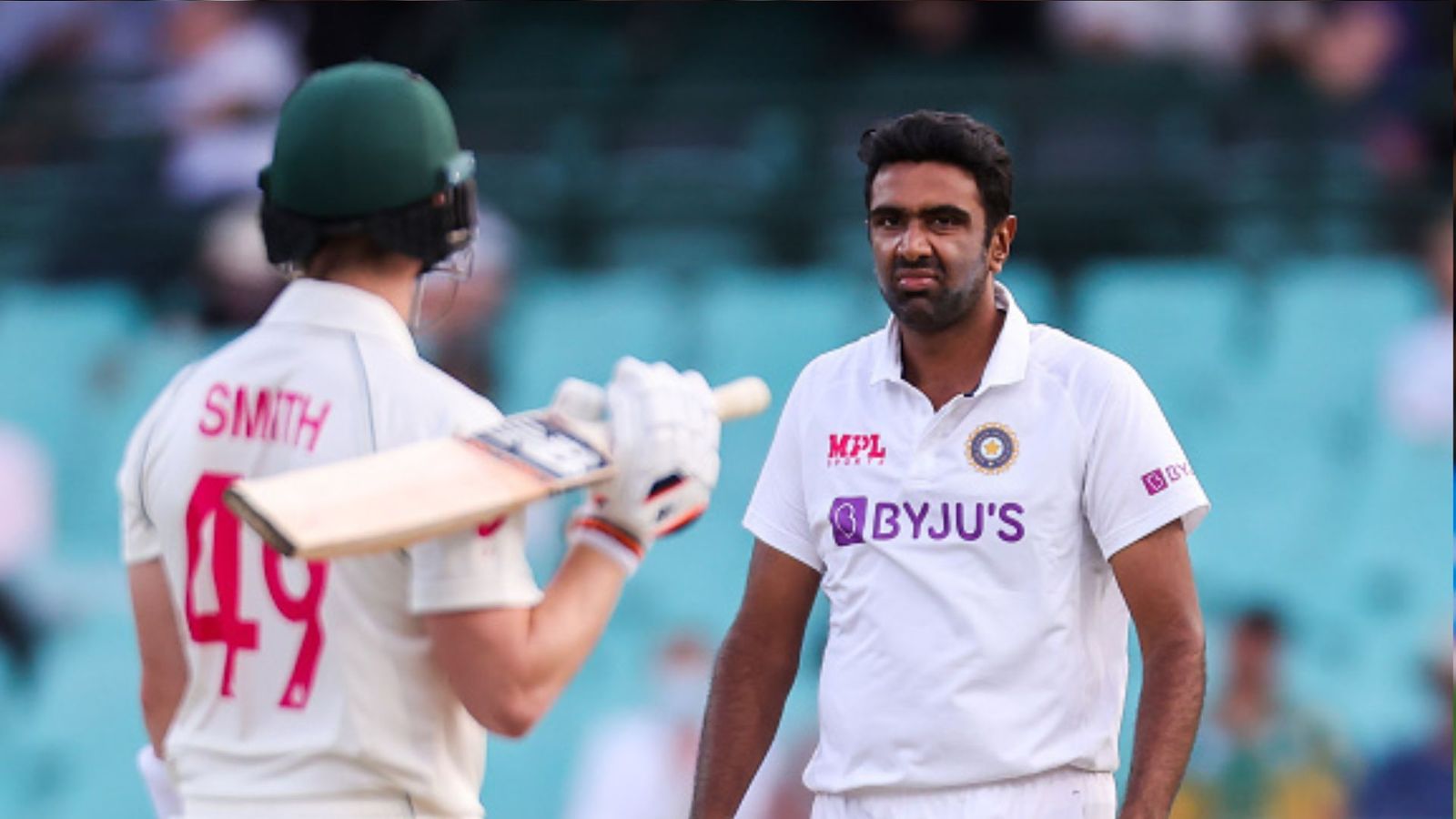 स्टीव स्मिथ और लाबुशेन को आउट करने के लिए जब आर अश्विन को करनी पड़ी थी मीडिया से दोस्ती, कहा- 'आधी जंग तो वहीं जीत गया था मैं' स्टीव स्मिथ और लाबुशेन को आउट करने के लिए जब आर अश्विन को करनी पड़ी थी मीडिया से दोस्ती, कहा- 'आधी जंग तो वहीं जीत गया था मैं'