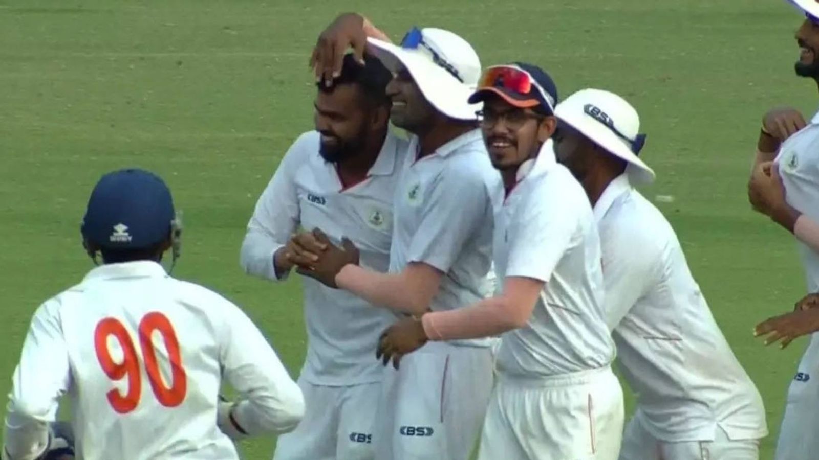 Ranji Trophy Semifinal: मध्यप्रदेश को जीत के लिए बनाने हैं सिर्फ 93 रन तो विदर्भ को चाहिए 4 विकेट, रोमांचक मोड़ पर पहुंचा मैच Ranji Trophy Semifinal: मध्यप्रदेश को जीत के लिए बनाने हैं सिर्फ 93 रन तो विदर्भ को चाहिए 4 विकेट, रोमांचक मोड़ पर पहुंचा मैच