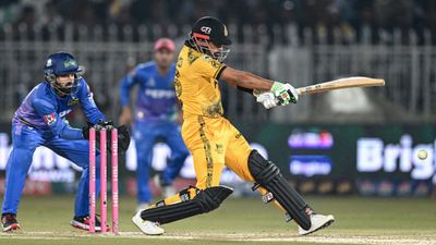 Babar Azam : बाबर आजम ने 7 चौके और दो छक्के से रिजवान की टीम को पीटा, 204 का टोटल बनाने के बाद 4 रन से जीती पेशावर पीएसएल में मुल्तान सुल्तांस के खिलाफ शॉट लगाते बाबर आजम