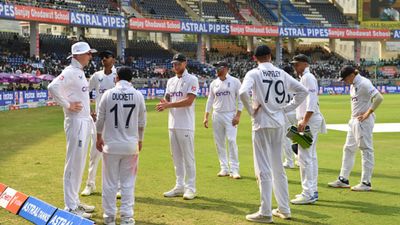 IND vs ENG: इंग्लैंड ने धर्मशाला टेस्ट के लिए प्लेइंग इलेवन में किया बदलाव, रांची में फ्लॉप रहे सितारे को निकाला, इस स्टार को किया शामिल इंग्लैंड भारत से पांच टेस्ट की सीरीज गंवा चुका है.