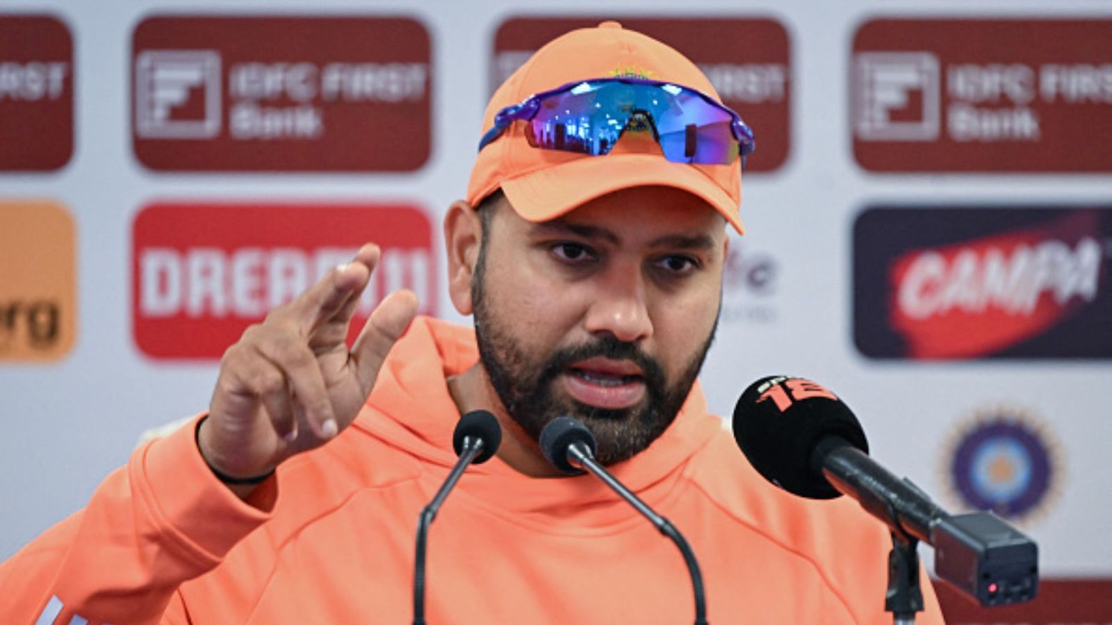 टीम इंडिया के कप्तान के तौर पर रोहित शर्मा का दबा हुआ दर्द आया बाहर, कहा - जबसे लीडर बना हूं मुझे कभी भी... टीम इंडिया के कप्तान के तौर पर रोहित शर्मा का दबा हुआ दर्द आया बाहर, कहा - जबसे लीडर बना हूं मुझे कभी भी...