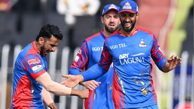 PSL 2024: वर्ल्ड कप में पाकिस्तान को हराने वाले गेंदबाज ने पलटा खेल, शान मसूद की टीम ने क्वेटा ग्लेडिएटर्स को 7 विकेट से हराया हसन अली और शान मसूद