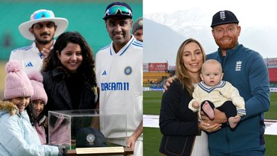 IND vs ENG, Ashwin 100th Test Match : अश्विन और बेयरस्टो ने एक साथ पूरा किया 'स्पेशल शतक', टेस्ट क्रिकेट इतिहास में चौथी बार हुआ ये करिश्मा धर्मशाला के मैदान में 100वें टेस्ट मैच के दौरान अपने परिवार के साथ अश्विन और जॉनी बेयरस्टो