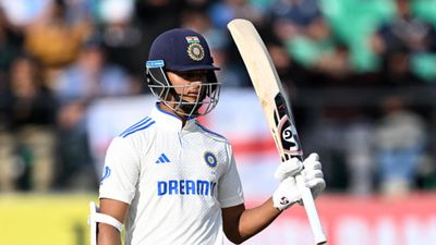 IND vs ENG: यशस्वी जायसवाल ने रचा इतिहास, टेस्ट में 1000 रन पूरे करने वाले बने सबसे तेज भारतीय बल्लेबाज, सिर्फ 239 दिनों में कर डाला कमाल यशस्वी जायसवाल