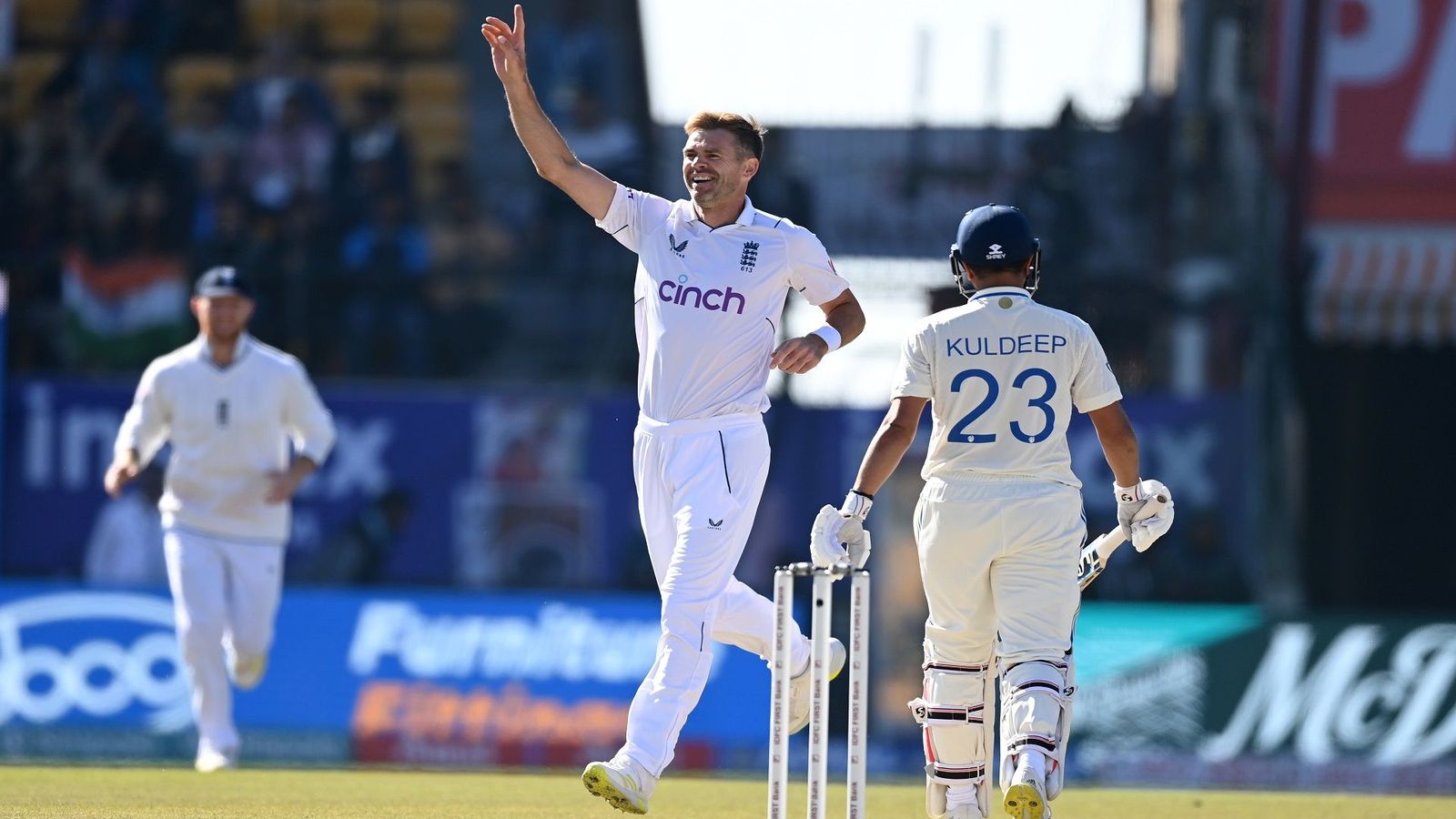 James Anderson, IND vs ENG: जेम्स एंडरसन के 700 विकेट पूरे, 147 साल के टेस्ट क्रिकेट के इतिहास में ऐसा करने वाले बने पहले तेज गेंदबाज James Anderson, IND vs ENG: जेम्स एंडरसन के 700 विकेट पूरे, 147 साल के टेस्ट क्रिकेट के इतिहास में ऐसा करने वाले बने पहले तेज गेंदबाज