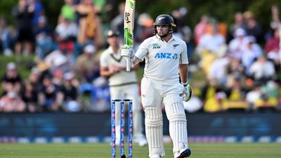 NZ vs AUS: मैट हेनरी के बाद टॉम लाथम ने न्यूजीलैंड को संभाला, दूसरे टेस्ट में ऑस्ट्रेलिया के खिलाफ ली बढ़त फिफ्टी का जश्न मनाते हुए टॉम लाथम