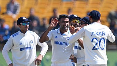 IND vs ENG, Team India Incentive : जीत के बाद BCCI ने बरसाए पैसे, इस जबरदस्त योजना का किया ऐलान, अब एक टेस्ट के लिए मिलेगी कितनी रकम, जानें पूरा प्लान इंग्लैंड के खिलाफ विकेट लेने के बाद आर. अश्विन