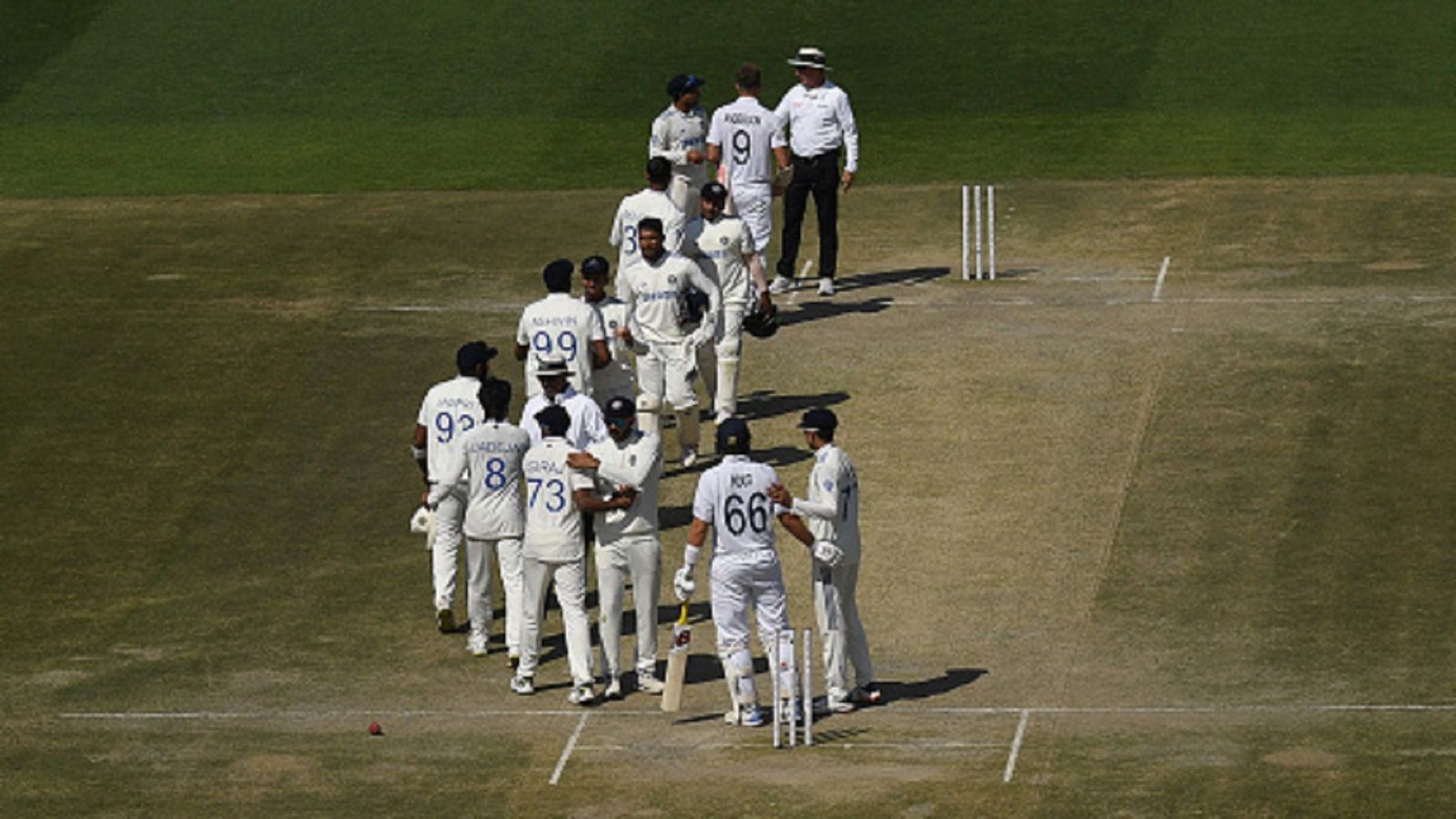 IND vs ENG: इंग्लिश टीम को बैजबॉल ने कर दिया 'पागल', भारत को सलाह देने वाला इंग्लैंड का दिग्गज कप्तान बोला- इस शब्द में हमें... IND vs ENG: इंग्लिश टीम को बैजबॉल ने कर दिया 'पागल', भारत को सलाह देने वाला इंग्लैंड का दिग्गज कप्तान बोला- इस शब्द में हमें...