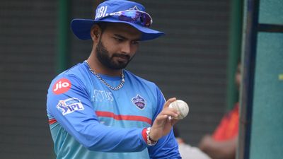 बड़ी खबर: ऋषभ पंत नहीं खेलेंगे IPL 2024? दिल्ली कैपिटल्स की टीम में नहीं मिली जगह, इस वजह से अटका मामला ऋभष पंत की आईपीएल में वापसी मुश्किल नजर आ रही है