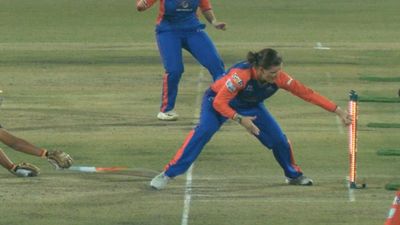 WPL 2024: ऋचा घोष का पराक्रम आखिरी गेंद पर गया बेकार, दिल्ली ने जीता दिलों की धड़कनें रोकने वाला मैच, आरसीबी एक रन से हारी आरसीबी को आखिरी गेंद पर रन आउट होने से हार मिली.
