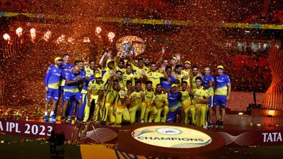 IPL इतिहास में साल 2008 से लेकर अभी तक हर एक सीजन कौन-कौन सी टीम बनी चैंपियन? यहां जानें पूरी डिटेल्स IPL 2023 सीजन की जीत के बाद चेन्नई सुपर किंग्स की टीम