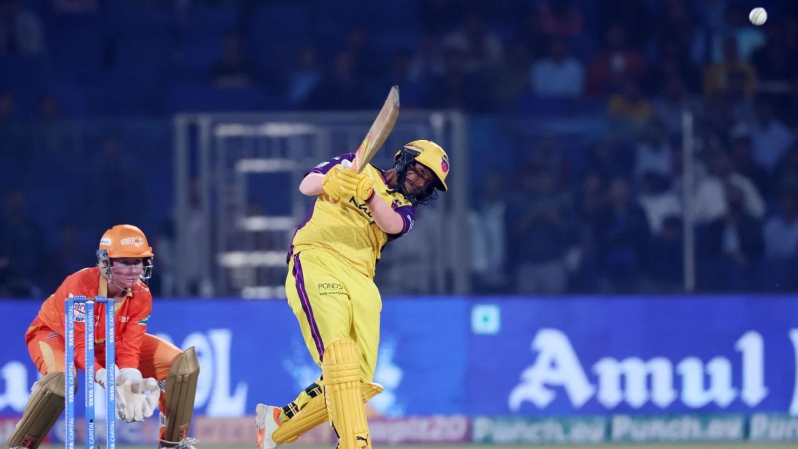 WPL 2024: दीप्ति शर्मा की दहाड़ भी यूपी वॉरियर्ज को नहीं दिला पाई जीत, गुजरात ने 8 रन से मैच जीत रोचक बनाई प्लेऑफ की रेस WPL 2024: दीप्ति शर्मा की दहाड़ भी यूपी वॉरियर्ज को नहीं दिला पाई जीत, गुजरात ने 8 रन से मैच जीत रोचक बनाई प्लेऑफ की रेस