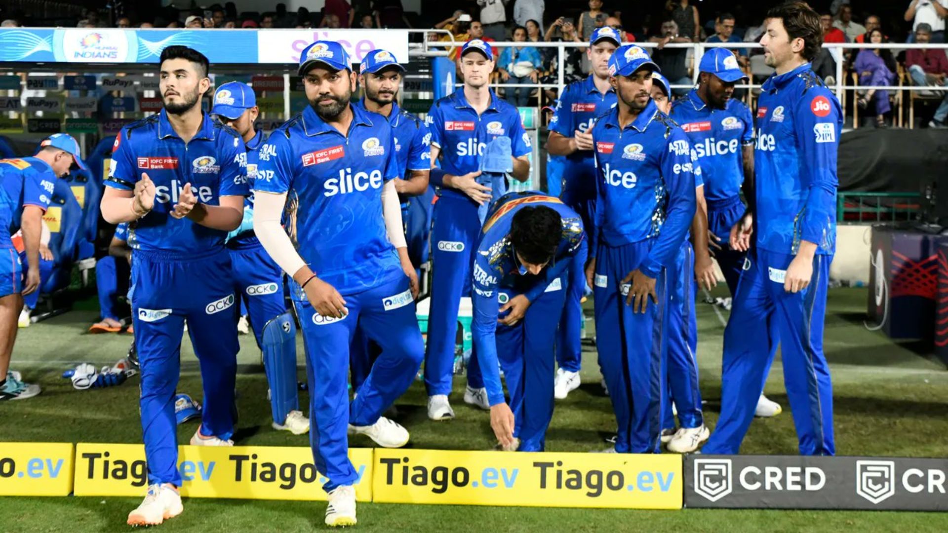 IPL 2024 से पहले हार्दिक पंड्या की मुंबई इंडियंस का बढ़ा सिरदर्द, स्टार खिलाड़ी फिट नहीं, शुरुआती मैचों से रहेगा बाहर!