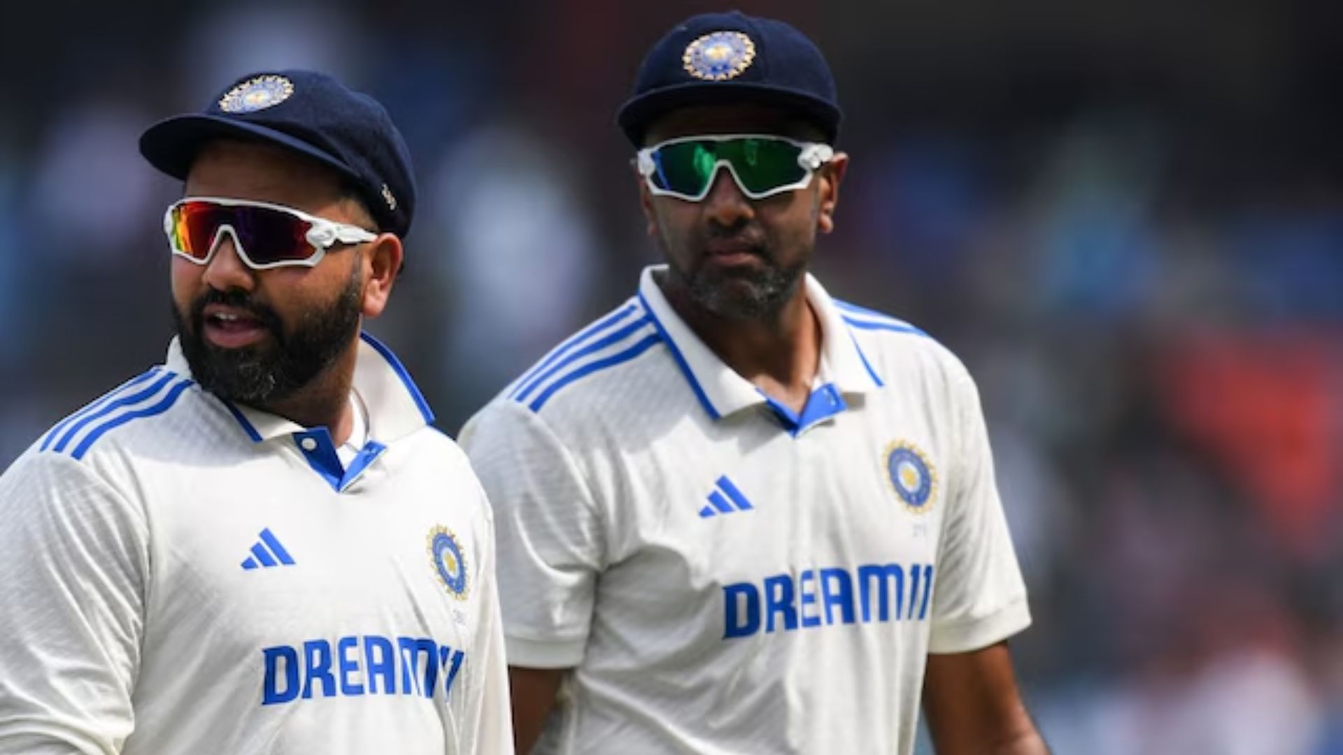 'आंखों में आंसू थे, फ्लाइट थी नहीं, एयरपोर्ट बंद था तो रोहित ने चार्टर प्लेन का बंदोबस्त किया' अश्विन ने सुनाई आपबीती, बताया कैसे रोहित शर्मा ने जीता दिल 'आंखों में आंसू थे, फ्लाइट थी नहीं, एयरपोर्ट बंद था तो रोहित ने चार्टर प्लेन का बंदोबस्त किया' अश्विन ने सुनाई आपबीती, बताया कैसे रोहित शर्मा ने जीता दिल