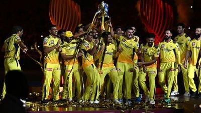 IPL 2024: कोहली-गंभीर की लड़ाई, स्पॉट फिक्सिंग, शाहरुख खान की बेटी सुहाना खान से बदतमीजी, ये है आईपीएल इतिहास के 5 सबसे बड़े विवाद चेन्नई सुपर किंग्स को दो साल के लिए सस्पेंड कर दिया गया था