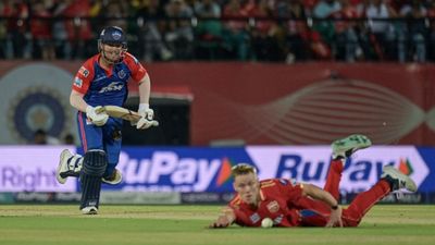 IPL Super Over List : आईपीएल इतिहास में अभी तक कितने हुए सुपर ओवर और कौन-कौन सी टीम रही अव्वल, यहां देखें पूरी लिस्ट आईपीएल 2023 के दौरान पंजाब किंग्स के खिलाफ शॉट खेलते दिल्ली के डेविड वॉर्नर