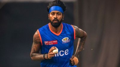 बड़ी खबर : हार्दिक पंड्या का मुंबई इंडियंस का कप्तान बनने के बाद रोहित शर्मा पर पहला बयान, बोले- मेरी उनसे बात नहीं हुई, वो अब भी... हार्दिक पंड्या आईपीएल 2024 में मुंबई इंडियंस की कप्तानी करते हुए नजर आएंगे