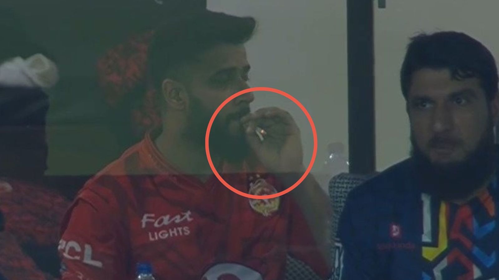 PSL 2024 Final में इमाद वसीम ने 5 विकेट लेकर काटा गदर, फिर ड्रेसिंग रूम के भीतर सुलगाई सिगरेट, VIDEO में धुआं उड़ाते दिखे PSL 2024 Final में इमाद वसीम ने 5 विकेट लेकर काटा गदर, फिर ड्रेसिंग रूम के भीतर सुलगाई सिगरेट, VIDEO में धुआं उड़ाते दिखे