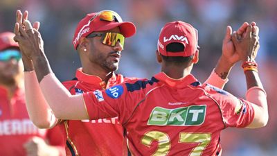 PBKS vs DC IPL 2024: पंजाब किंग्स ने नए होम ग्राउंड में जीत से खोला खाता, सैम करन के धमाल से फीकी पड़ी ऋषभ पंत की वापसी, दिल्ली कैपिटल्स 7 विकेट से हारी पंजाब किंग्स की कप्तानी शिखर धवन के पास हैं.