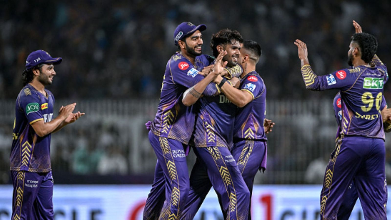 KKR vs SRH : 6 गेंद 13 रन के रोमांचक मोड़ पर श्रेयस अय्यर ने हर्षित राणा से ऐसा क्या कहा कि जीत गई KKR, अब खुला बड़ा राज KKR vs SRH : 6 गेंद 13 रन के रोमांचक मोड़ पर श्रेयस अय्यर ने हर्षित राणा से ऐसा क्या कहा कि जीत गई KKR, अब खुला बड़ा राज