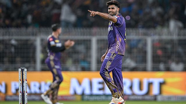 KKR vs SRH, IPL 2024: कौन हैं कोलकाता की जीत की कहानी लिखने वाले हर्षित राणा? आखिरी 5 गेंदों में पलट दिया मैच हर्षित राणा विकेट का जश्न मनाते हुए