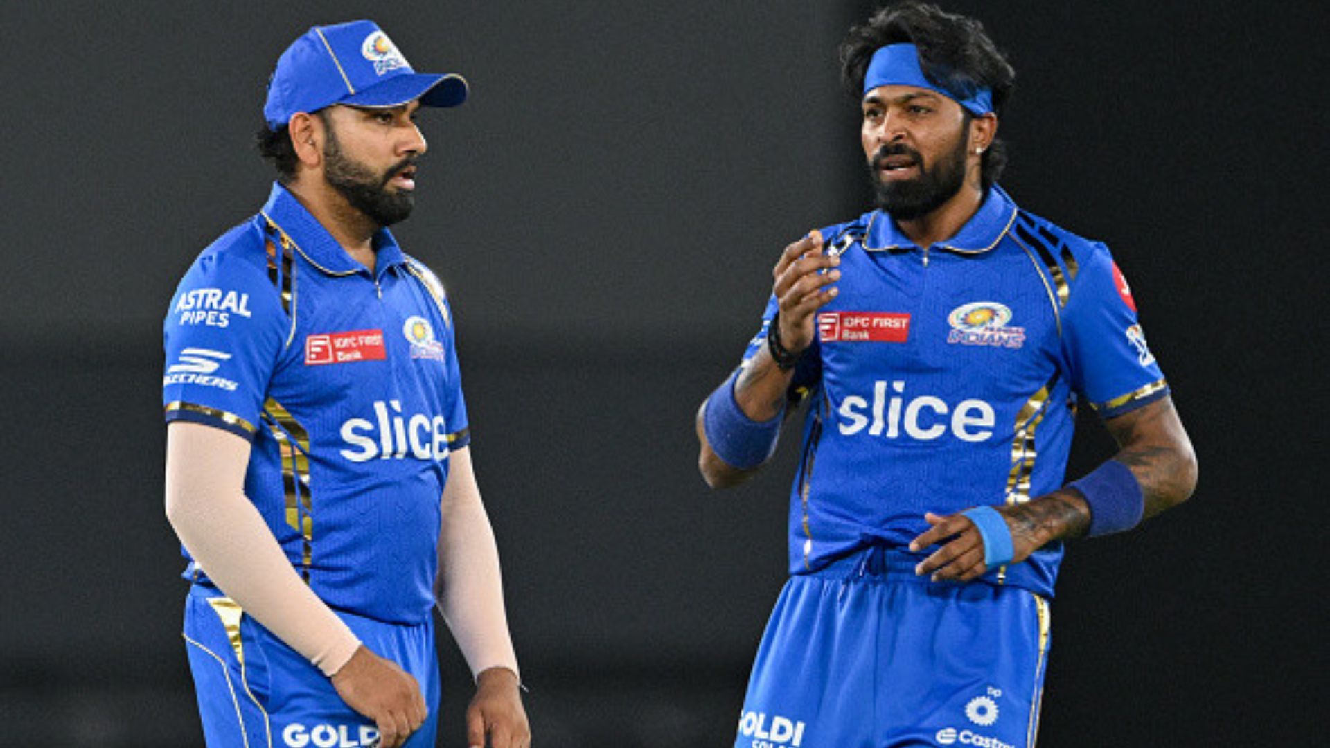 GT vs MI: मुंबई इंडियंस के नएनवेले बॉलर ने रोहित शर्मा की सलाह नहीं सुनी, इग्नोर कर बढ़ा आगे फिर हुई पिटाई, देखिए Video