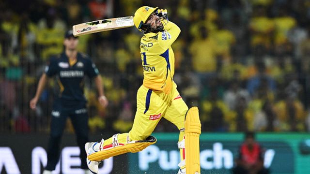 Sameer rizvi, IPL 2024: 'कहकर गया था पहली गेंद पर छक्का मारूंगा', समीर रिजवी ने वादा किया पूरा तो परिवार ने जमकर मनाया जश्न , Video समीर रिजवी गुजरात टाइटंस के खिलाफ शॉट लगाते हुए