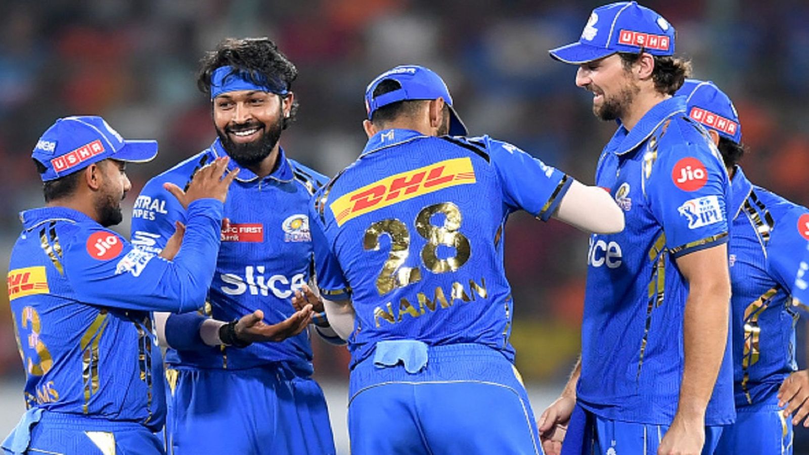 IPL 2024: हार्दिक पंड्या ने की रोहित शर्मा-जसप्रीत बुमराह की अनदेखी, खुलकर सामने आई मुंबई इंडियंस की कलह, Video वायरल IPL 2024: हार्दिक पंड्या ने की रोहित शर्मा-जसप्रीत बुमराह की अनदेखी, खुलकर सामने आई मुंबई इंडियंस की कलह, Video वायरल