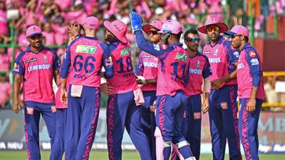 Breaking: राजस्थान रॉयल्स ने प्रसिद्ध कृष्णा के रिप्लेसमेंट का किया ऐलान, लखनऊ के साथ ट्रेनिंग कर रहा बजरंगबली का भक्त शामिल राजस्थान रॉयल्स की बॉलिंग काफी मजबूत है.