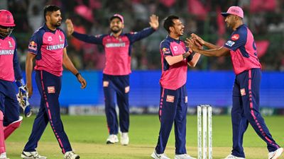 RR vs DC: रियान पराग के विस्फोटक खेल और बॉलर्स के धमाल से राजस्थान की लगातार दूसरी जीत, दिल्ली को ले डूबे बल्लेबाज राजस्थान रॉयल्स ने आईपीएल 2024 में लखनऊ के बाद दिल्ली कैपिटल्स को हराया.