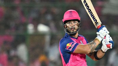 IPL 2024: रियान पराग ने तीन दिन बाद बिस्तर से उठते ही मचाया कोहराम, DC के खिलाफ 84 रन ठोकने के बाद खुलासा, मैच के लिए RR स्टार को लेने पड़े पेनकिलर रियान पराग दिल्ली कैपिटल्स के खिलाफ शॉट लगाते हुए