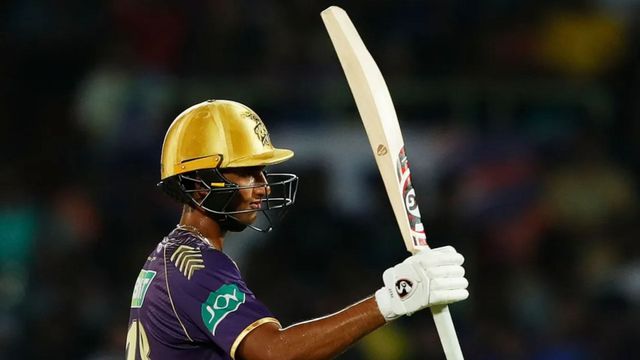 DC vs KKR : IPL डेब्यू पर 27 गेंद में 54 रन ठोकने वाले 18 साल के अंगकृष रघुवंशी का मुंबई इंडियंस के खिलाड़ी से गहरा नाता, जीत के बाद कहा - 'वही सब कुछ है' दिल्ली के खिलाफ फिफ्टी जड़ने के बाद बल्ला दिखाते अंगकृष रघुवंशी