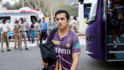 DC vs KKR : गौतम गंभीर ने KKR की धमाकेदार 106 रनों की जीत पर लिखे सिर्फ तीन शब्द, फैंस बोले - 'क्रिकेट के असली किंग आप हो' DC vs KKR मैच से पहले मैदान को जाते गौतम गंभीर (फोटो क्रेडिट - आईपीएल वेबसाइट)