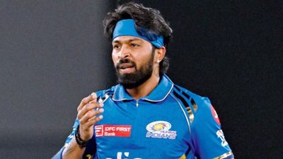 बड़ी खबर: हार्दिक पंड्या के लिए खुशखबरी, दिल्ली के फैंस नहीं करेंगे ट्रोल या बुरा बर्ताव, DDCA कर रहा है ये खास इंतजाम मैच के दौरान गेंदबाजी करते मुंबई के कप्तान हार्दिक पंड्या