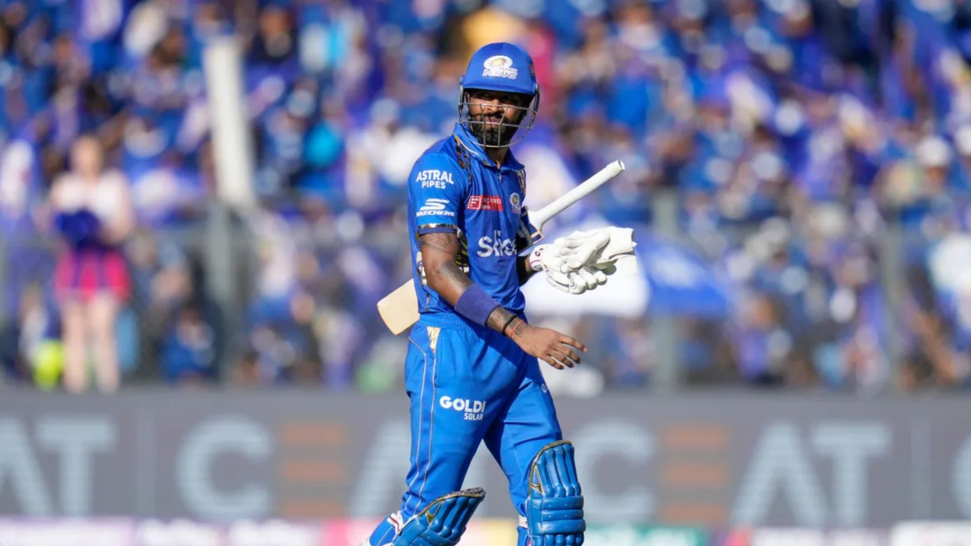 MI vs DC : हार्दिक पंड्या को धीमी बैटिंग के लिए सोशल मीडिया में फैंस ने जमकर कोसा, कहा - पूरी तरह से फ्रॉड...