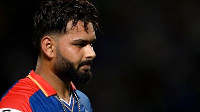 IPL 2024: ऋषभ पंत ने मुंबई इंडियंस से हार का इन्हें बताया जिम्मेदार, कहा- या तो हम ब्लेमगेम खेलें या फिर... आईपीएल 2024 के एक मैच में हार के बाद दिल्ली के कप्तान ऋषभ पंत