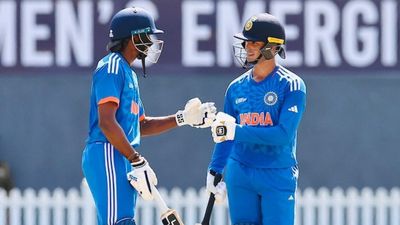 जायसवाल-मयंक-रिंकू नहीं, पैट कमिंस ने बताया इस नौजवान को टी20 वर्ल्ड कप में खिलाने से टीम इंडिया को होगा फायदा अभिषेक शर्मा (दाएं) भारत की अंडर-19 व इमर्जिंग टीम में खेल चुके हैं.