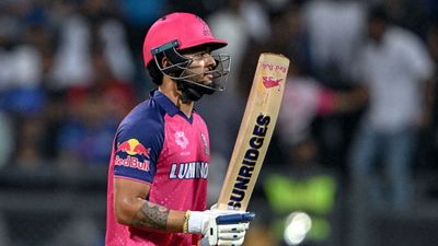 IPL 2024: 'उसमें अभी भी घमंड है', रियान पराग बना रहे हैं रन फिर भी ऑस्ट्रेलियाई क्रिकेटर ने दे दिया चौंकाने वाला बयान अर्धशतक ठोकने के बाद बेहद शांत दिखते रियान पराग