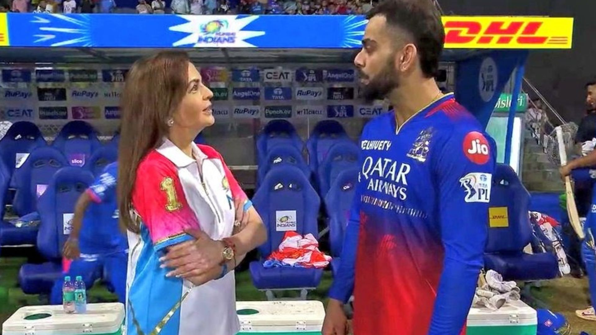 MI vs RCB: विराट कोहली को मिली हार तो नीता अंबानी के पास पहुंचा पूर्व कप्तान, दोनों ने लंबे समय तक की बातचीत, VIDEO