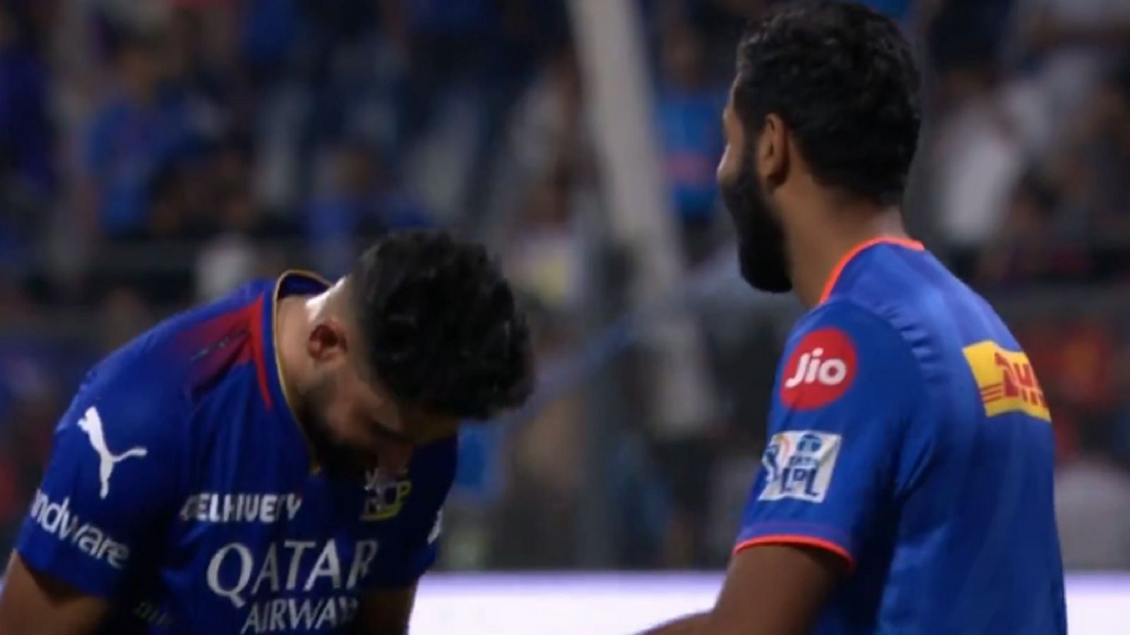 IPL 2024: मोहम्मद सिराज ने हार के बाद जसप्रीत बुमराह के आगे झुकाया सिर, फिर किया दिल जीतने वाला काम, देखें Video IPL 2024: मोहम्मद सिराज ने हार के बाद जसप्रीत बुमराह के आगे झुकाया सिर, फिर किया दिल जीतने वाला काम, देखें Video