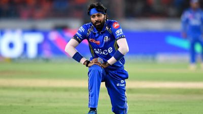 IPL 2024: हार्दिक पंड्या पर लगा चोट छुपाने का आरोप, क्रिकेटर बोला- 'टी20 वर्ल्ड कप में जगह पाने के लिए वो ऐसा कर रहे हैं' गेंदबाजी के दौरान घुटने पर हार्दिक पंड्या