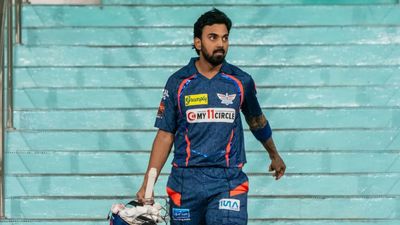 LSG vs DC : दिल्ली से हार के बाद लखनऊ के कप्तान केएल राहुल का छलका दर्द, बल्लेबाजों को सुनाते हुए कहा - हम कहीं न कहीं... दिल्ली के खिलाफ मैच के दौरान बैटिंग के लिए आते केएल राहुल