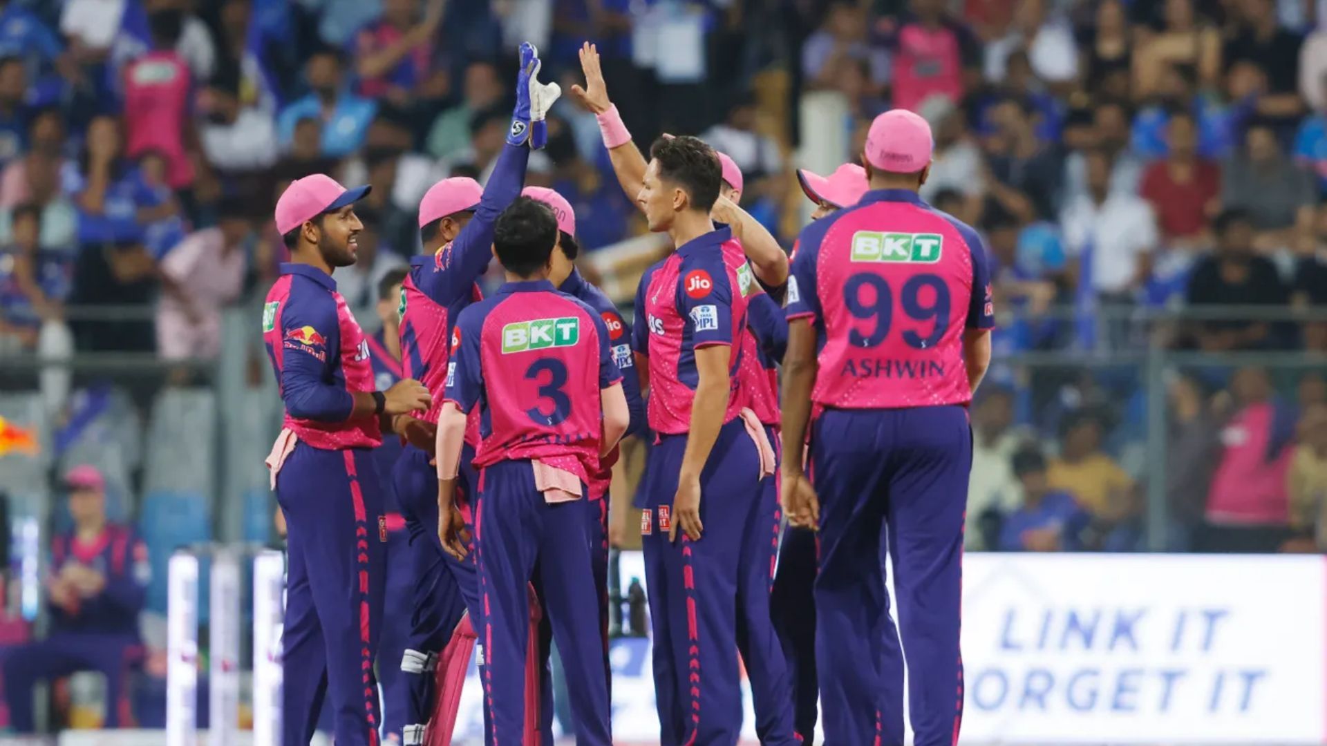 PBKS vs RR IPL 2024: राजस्थान रॉयल्स ने पंजाब किंग्स को दी बैटिंग, तीन सुपरस्टार खिलाड़ी मैच से बाहर, देखिए Playing XI PBKS vs RR IPL 2024: राजस्थान रॉयल्स ने पंजाब किंग्स को दी बैटिंग, तीन सुपरस्टार खिलाड़ी मैच से बाहर, देखिए Playing XI