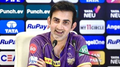 4 मैच में 154 रन लुटाने और सिर्फ दो विकेट लेने से जिसकी हुई फजीहत, उसी के सपोर्ट में उतरे गौतम गंभीर, कहा - वह कितना खतरनाक है ये... आईपीएल 2024 सीजन में लखनऊ के खिलाफ मैच से पहले प्रेस कांफ्रेंस के दौरान गौतम गंभीर