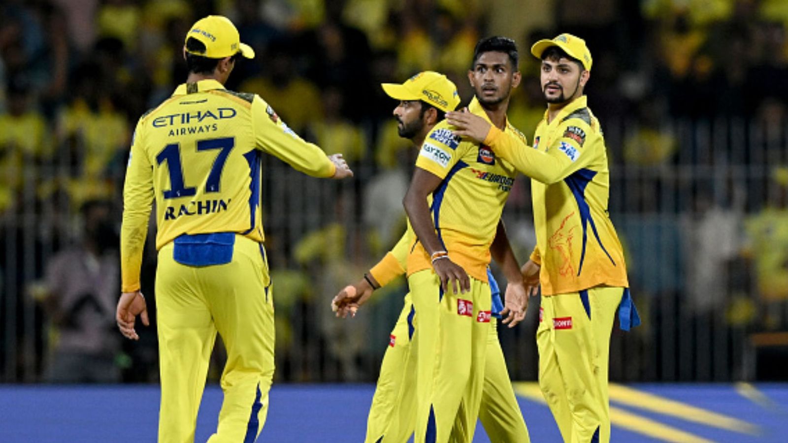 MI vs CSK : मुंबई के खिलाफ मैच से पहले चेन्नई को मिली बुरी खबर, यॉर्कर से डंडे उड़ाने वाला गेंदबाज हुआ बाहर, CSK के कोच ने दी बड़ी अपडेट MI vs CSK : मुंबई के खिलाफ मैच से पहले चेन्नई को मिली बुरी खबर, यॉर्कर से डंडे उड़ाने वाला गेंदबाज हुआ बाहर, CSK के कोच ने दी बड़ी अपडेट