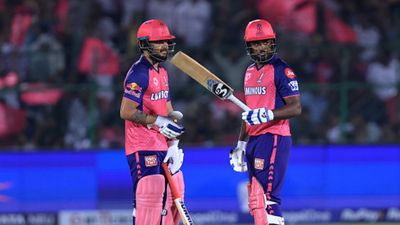 IPL 2024 Orange Cap: राजस्थान के बल्लेबाज की छलांग तो शुभमन गिल को नुकसान, जानें पूरी लिस्ट बल्लेबाजी के दौरान रियान पराग और संजू सैमसन