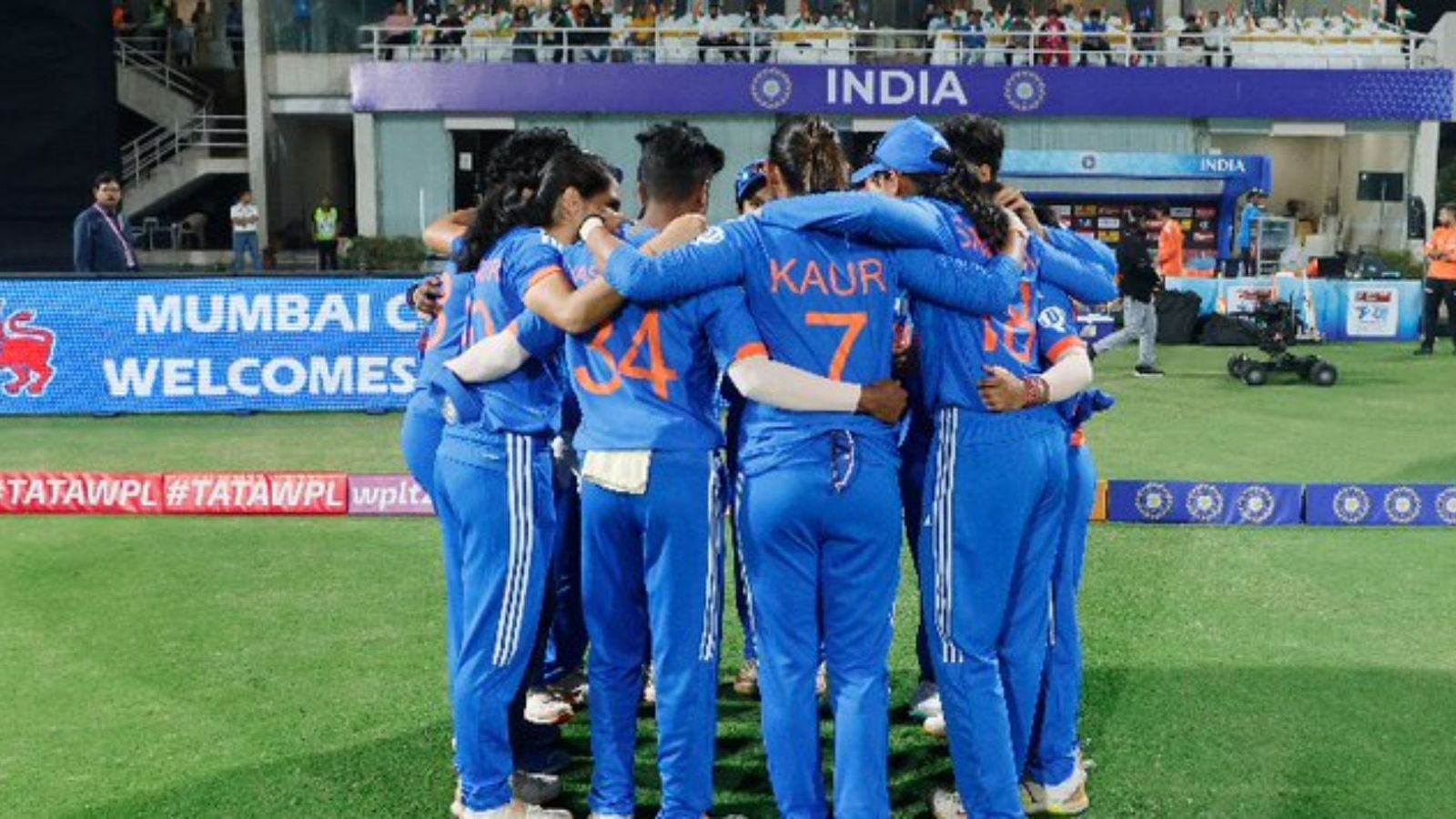 भारतीय टीम का बांग्लादेश T20I सीरीज के लिए ऐलान, चार खिलाड़ी बाहर, मुंबई-आरसीबी के इन सितारों को पहली बार मिला मौका भारतीय टीम का बांग्लादेश T20I सीरीज के लिए ऐलान, चार खिलाड़ी बाहर, मुंबई-आरसीबी के इन सितारों को पहली बार मिला मौका