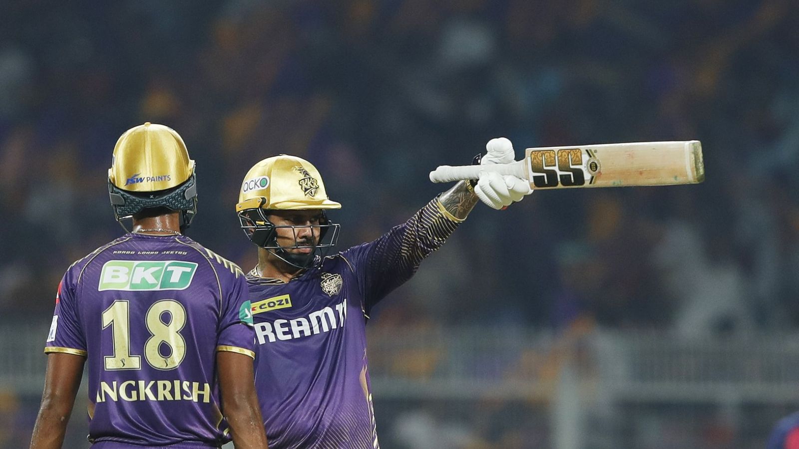 सुनील नरेन ने 35 की उम्र और 503 मैच बाद ठोका पहला T20 शतक, कोहली-रोहित से ज्यादा स्ट्राइक रेट से रन उड़ाकर मचाया तहलका सुनील नरेन ने 35 की उम्र और 503 मैच बाद ठोका पहला T20 शतक, कोहली-रोहित से ज्यादा स्ट्राइक रेट से रन उड़ाकर मचाया तहलका